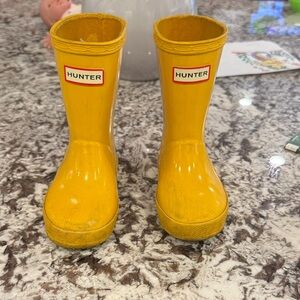 Hunter yellow children's boots. Size 7 UK size 8 US